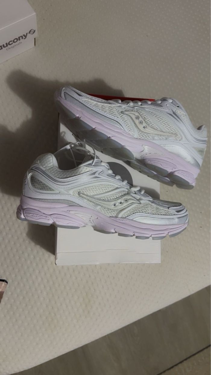 Basket Neuve de Marque Saucony Taille 43 - photo numéro 6