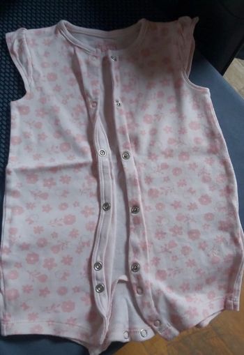 Combishort taille 3mois 62cm c&a disney minnie