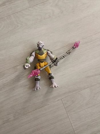 figurine de marque Heros Mashers taille 15 cm