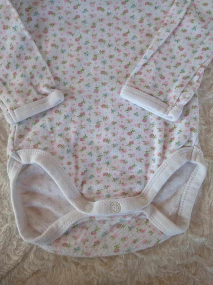 Body manches longues Fille 1/2 mois Fleurs H&M 100% coton - photo numéro 5
