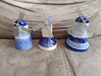Lot de 3 moulins en céramique bleu de Delft