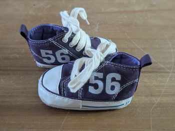 Chaussures baskets/chaussons bébé 3+6 mois