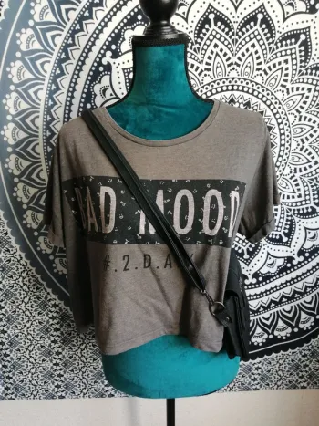 Tee-shirt crop top gris foncé écriture bad mood / gémo / (L)