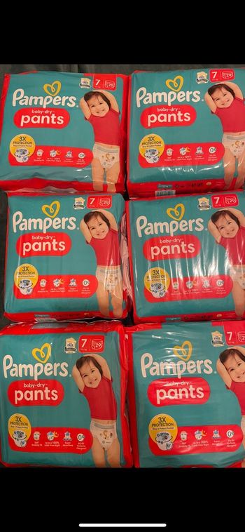 Six paquets de couches culottes taille 7