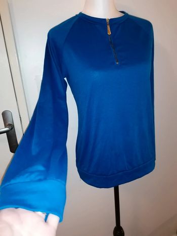 Top bleu électrique