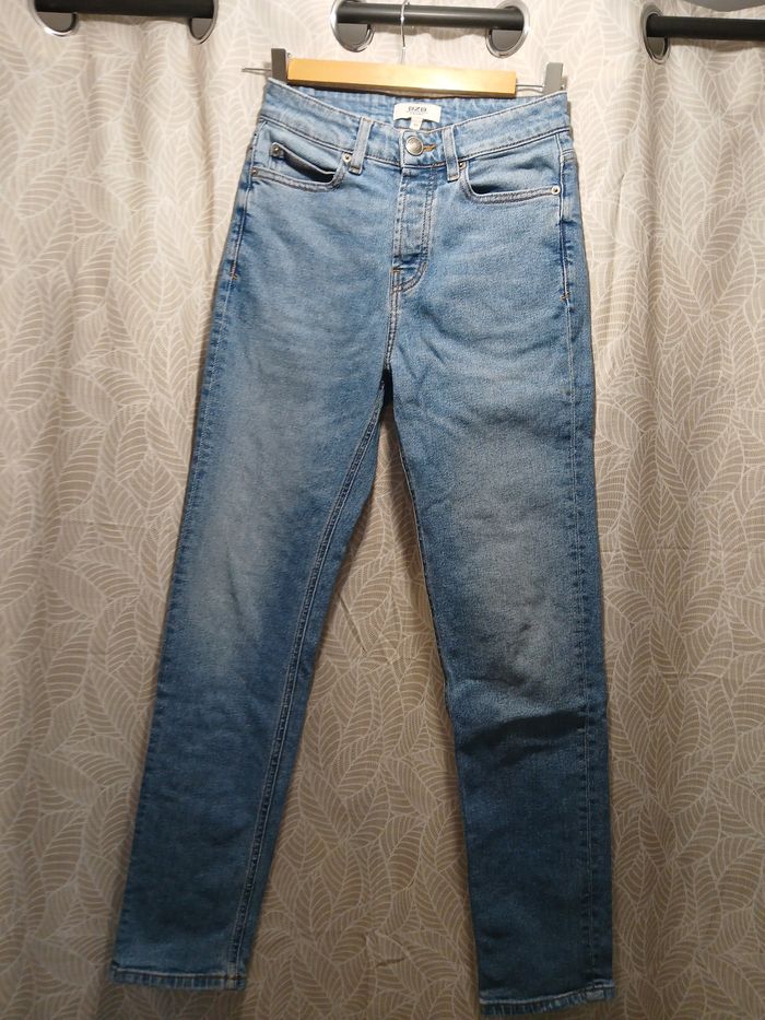 Jean BZB Taille 32 coupe straight