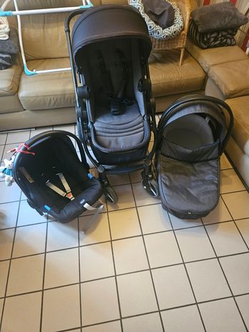 Poussette trio chicco best friends