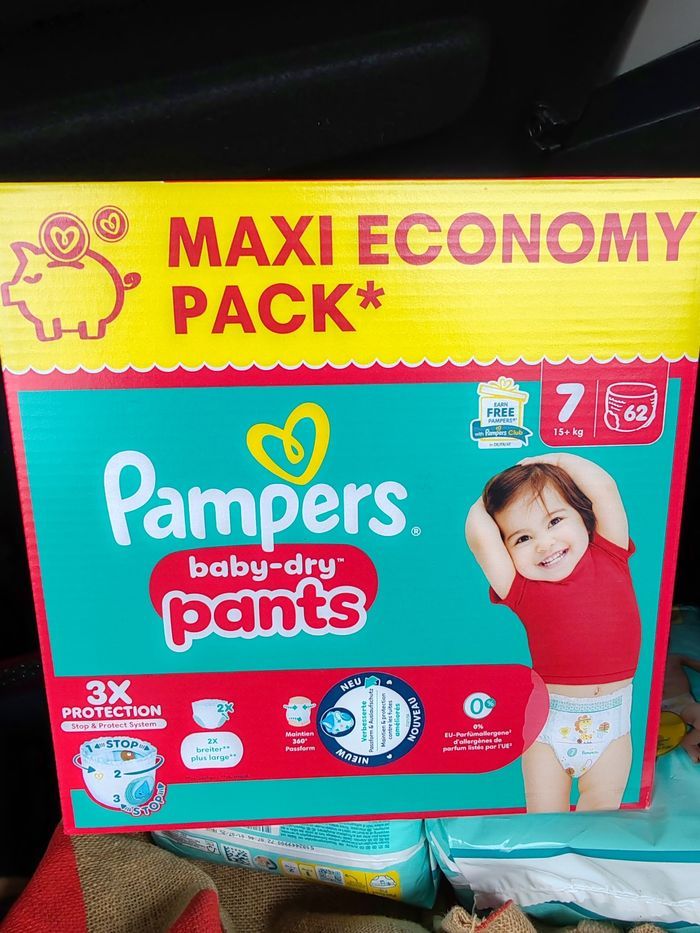 Lot 124 pants Pampers baby dry taille 7