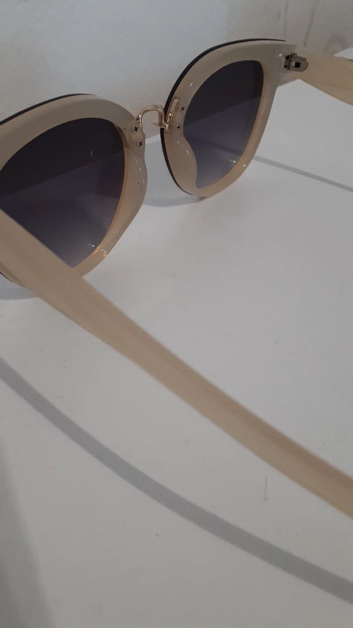 Lunette de soleil neuve tendance - photo numéro 3
