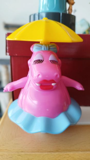 Figurine Hippo Hyacinth Fantasia McDonald's Disney 2001 Disneyland figure