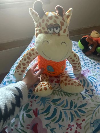 Girafe en peluche
