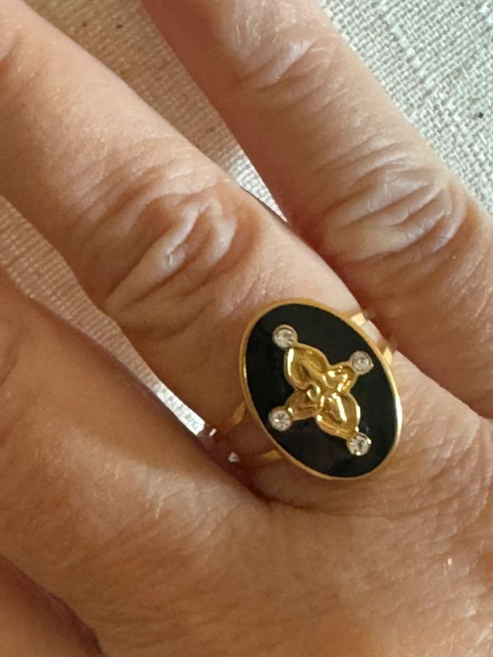 Bague réglable acier inoxydable or médaille ovale croix cristaux - photo numéro 2
