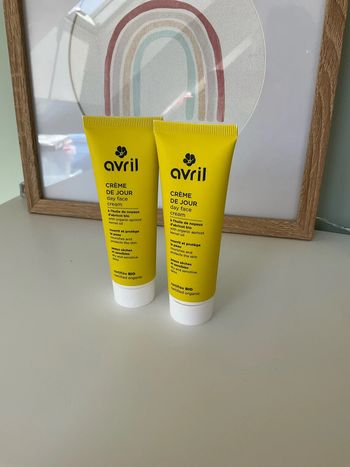 Lot de tubes de crèmes visages avril