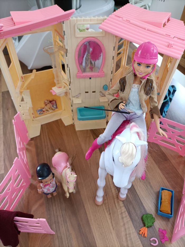 Écurie barbie avec 2 poupées, 2 chevaux et accessoires - photo numéro 7