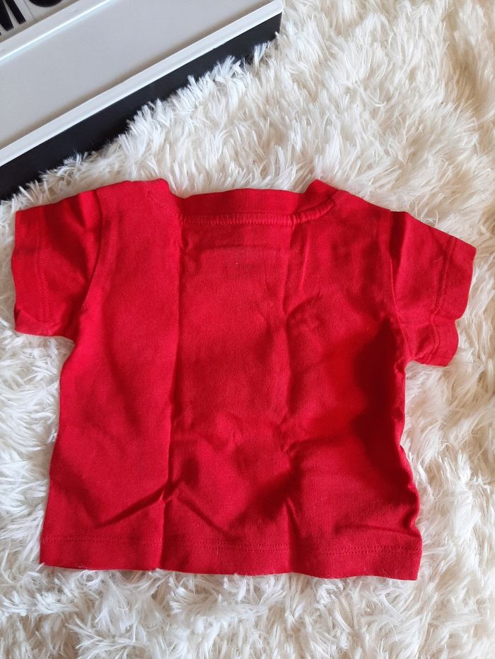 Tee-shirt rouge - photo numéro 3