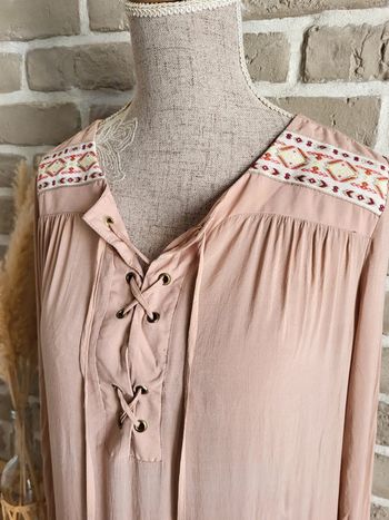 Blouse rose poudré La Redoute - laçage et broderies bohème