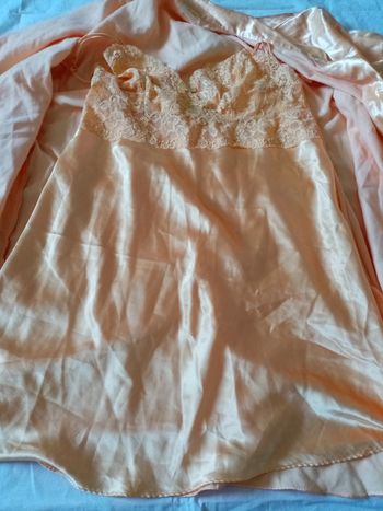 Ensemble peignoir et nuisette satin Etam 44