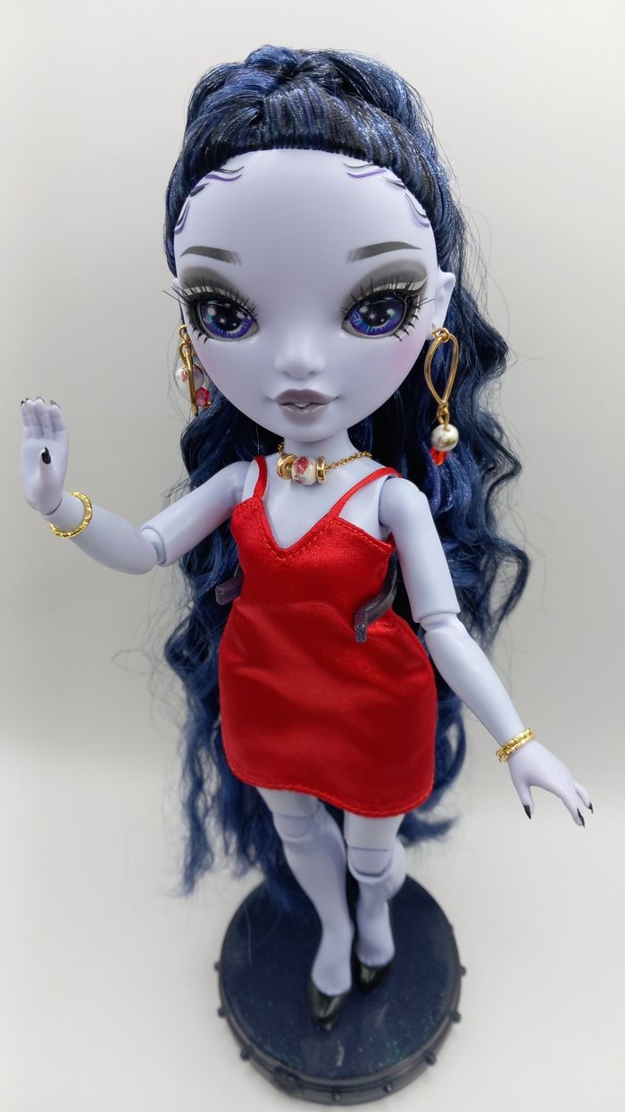Poupée shadow high rainbow Reina Glitch avec plusieurs tenues et accessoires - photo numéro 2