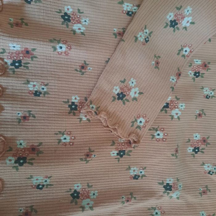 Haut manches longues fleuri fille 6 ans - photo numéro 2