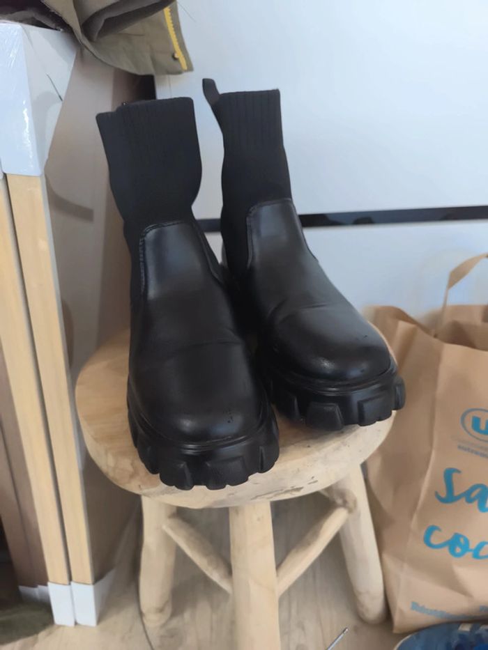 Paire de boots noires - photo numéro 10