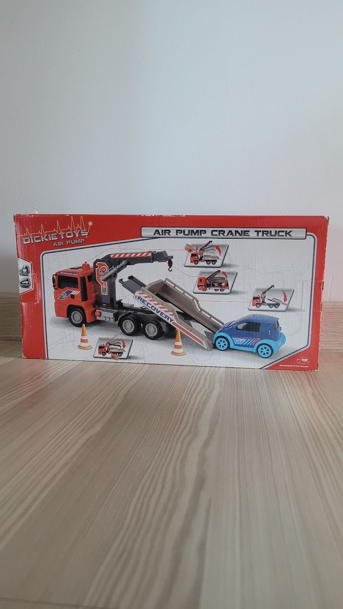 Camion remorqueur et sa voiture - photo numéro 2