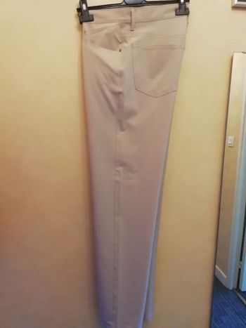Pantalon T. 40 neuf écru polyester 