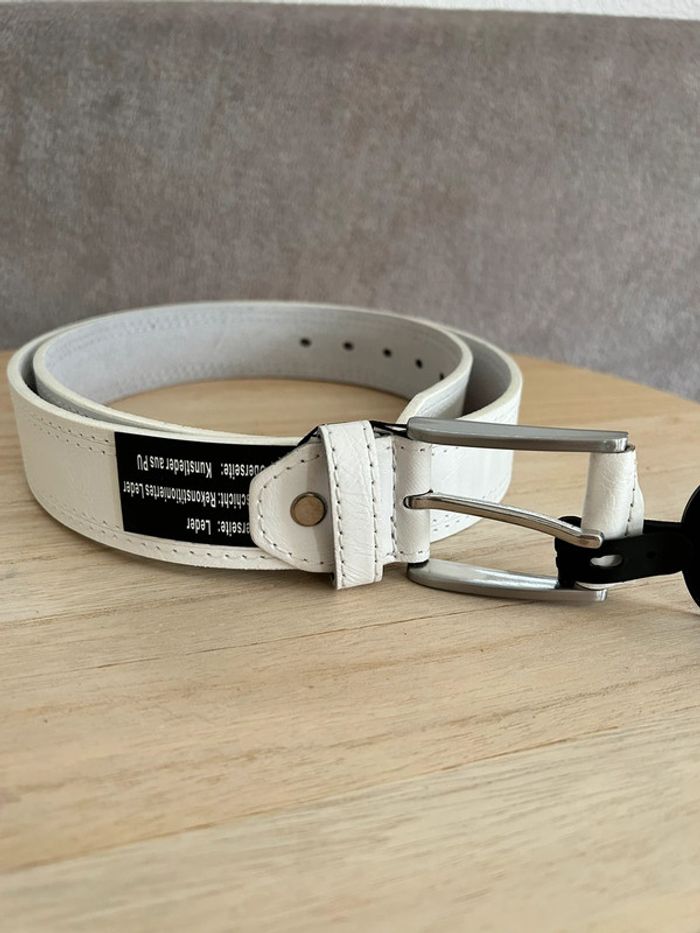 Ceinture en cuir blanc taille 105 cm