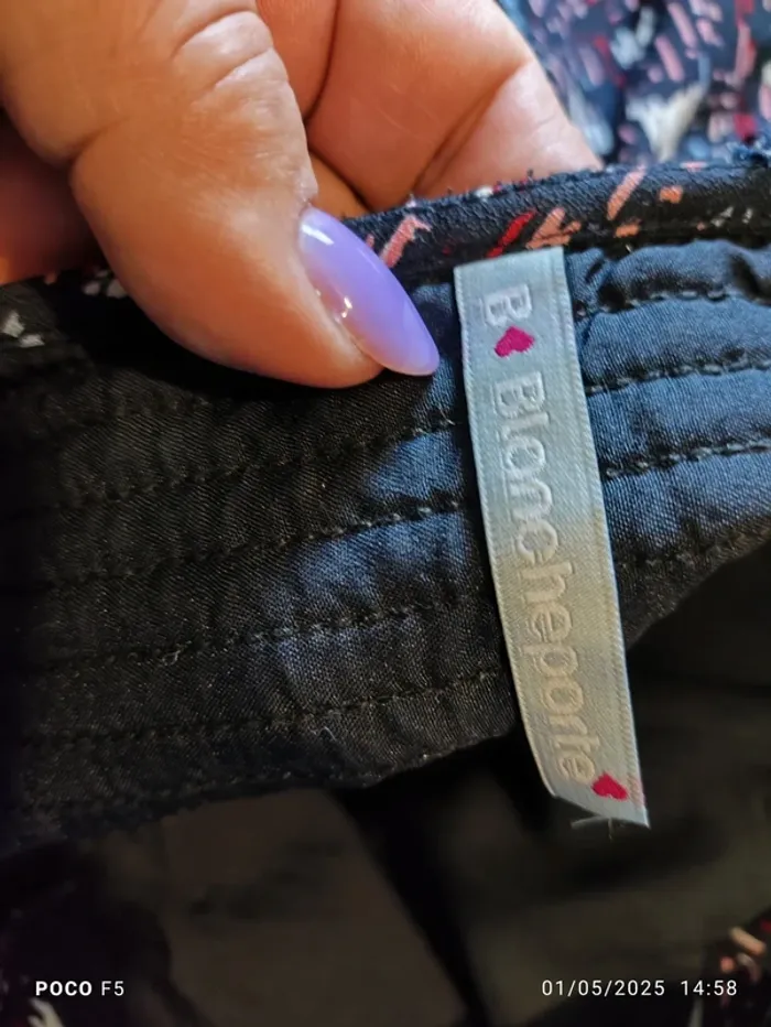 Robe fond noir  couleur rose blanc bleu - photo numéro 8