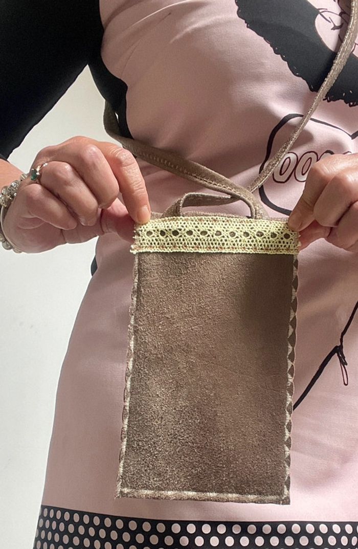 Joli pochette sac bandoulière pour 📞 portable neuve en suédine marron - photo numéro 2