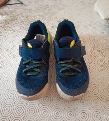Baskets Decathlon taille 28