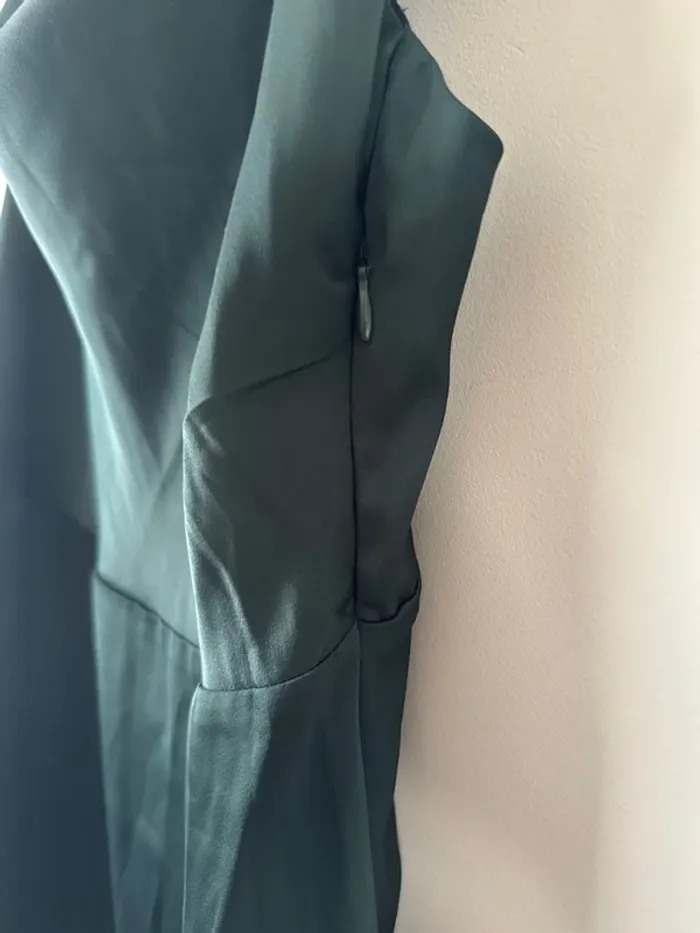 👗 👗 VILA - Robe longue effet satin à col bénitier - vert sapin- neuf avec étiquette - taille 40 - photo numéro 4