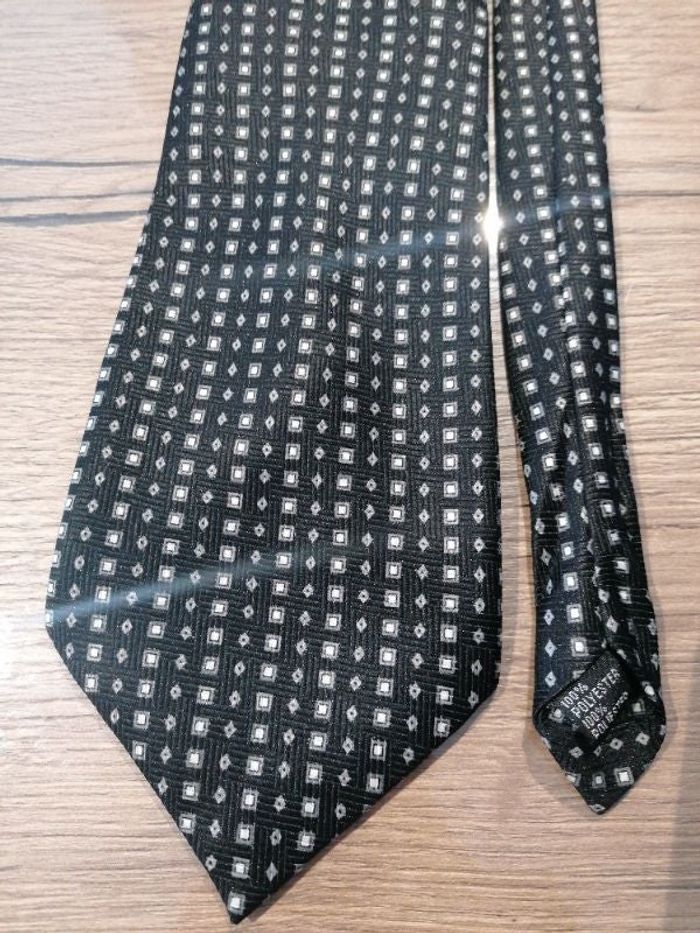 Cravate motifs carré et losange