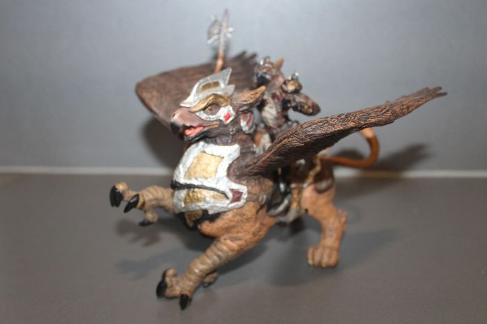 Figurine Homme oiseau et griffon destrier - PAPO