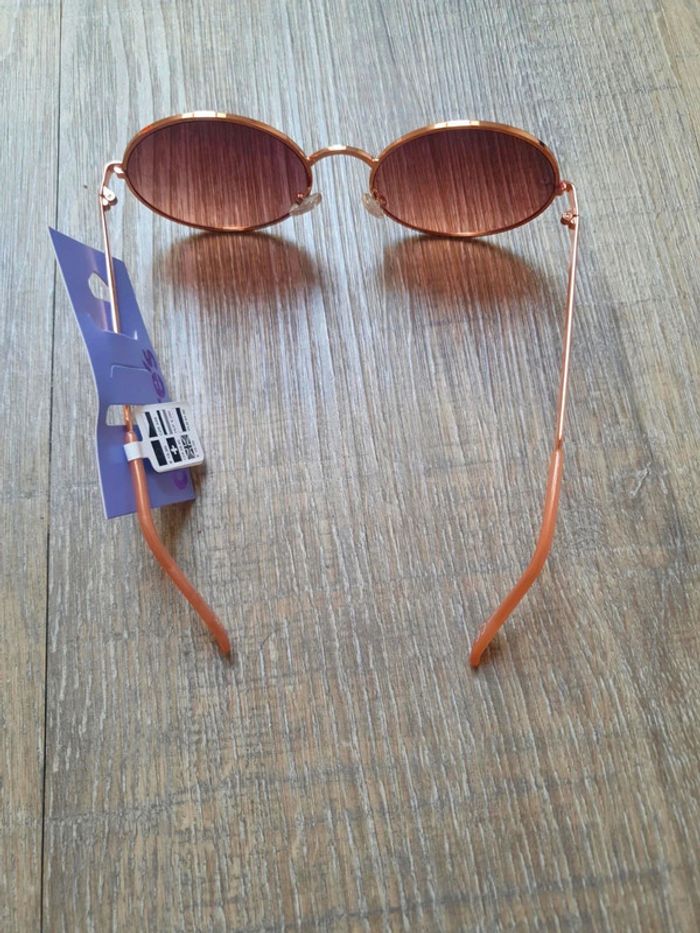 Lunettes de soleil rondes enfant métal
indice 2
neuf Claire's - photo numéro 4