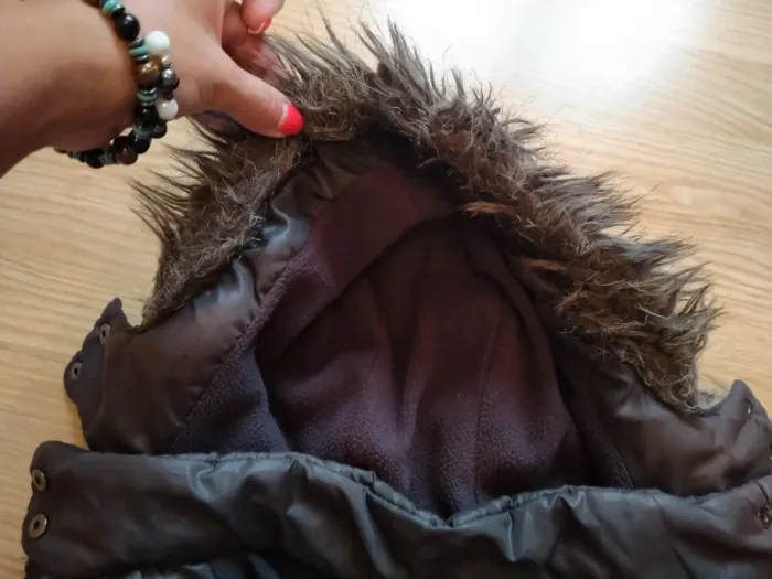 doudoune à capuche noire. ZARA. filles. taille 5 ans - photo numéro 8