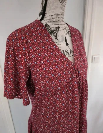 Robe Cache Cache fluide rouge à motifs géométriques de taille 36