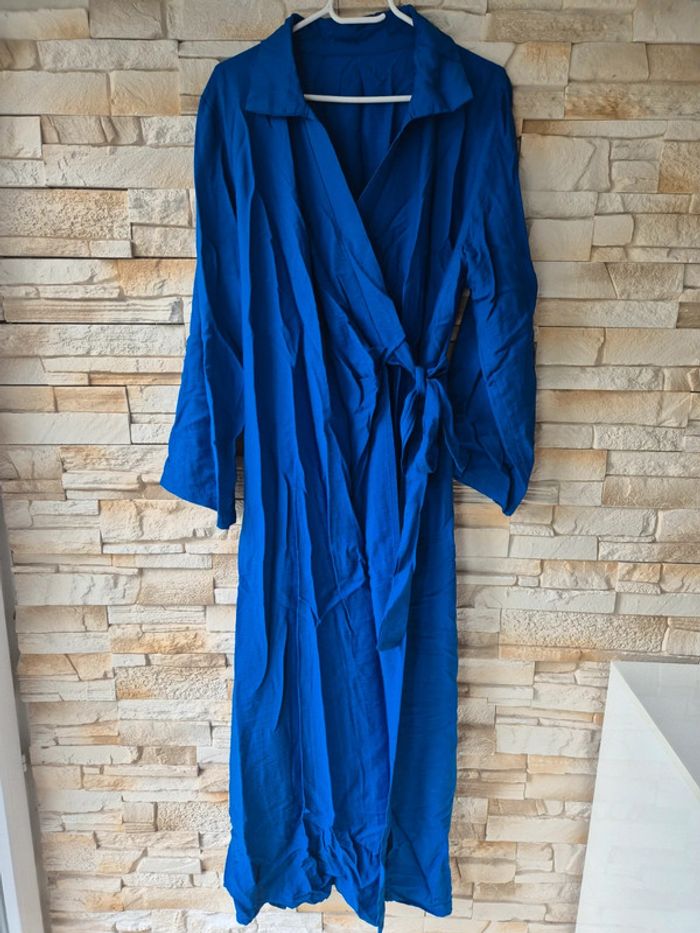 Robe cache coeur bleu électrique neuve