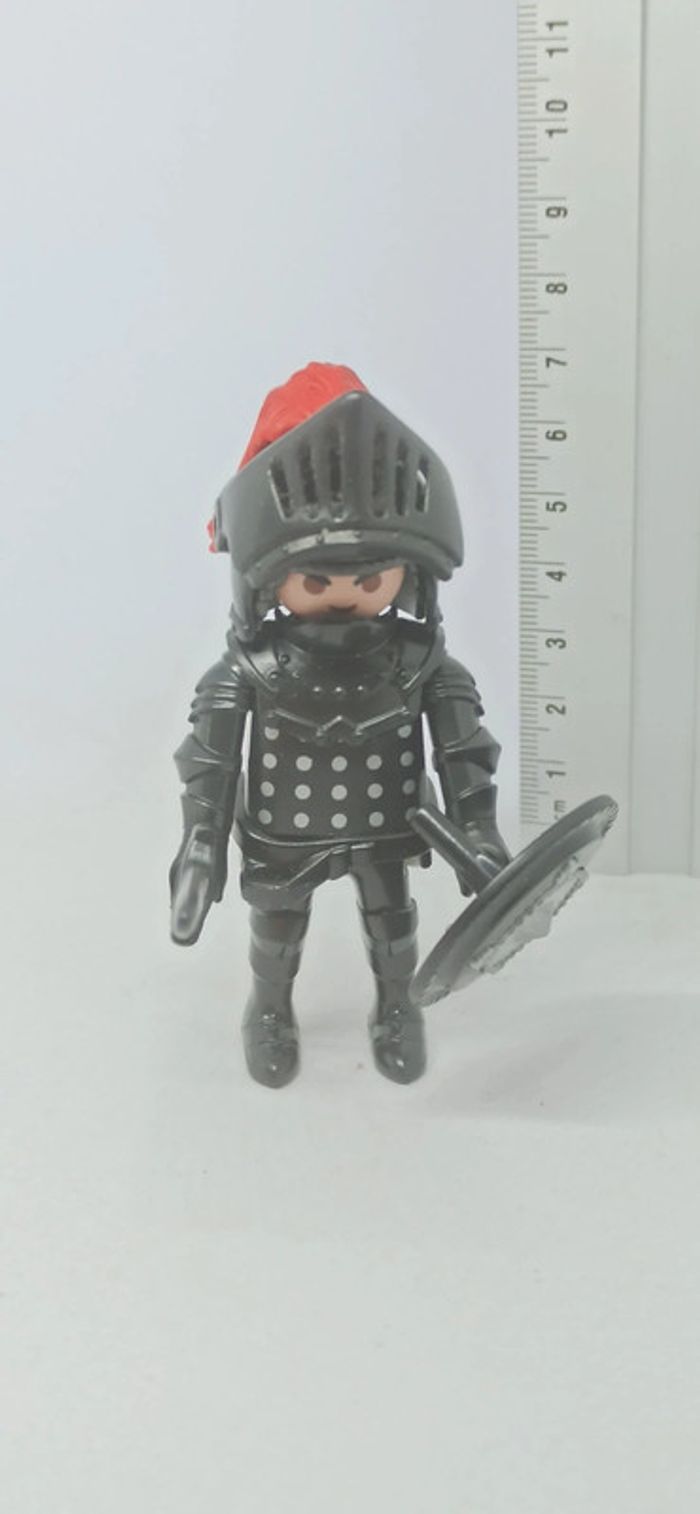 Homme chevalier noir avec crête rouge playmobil - photo numéro 2