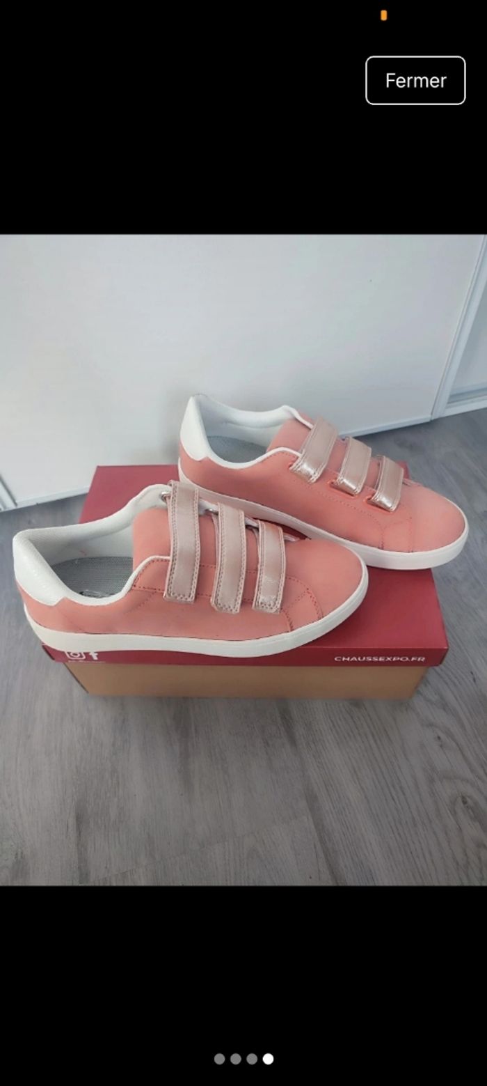 Paire de Baskets avec des scratchs pointure 39 - photo numéro 4