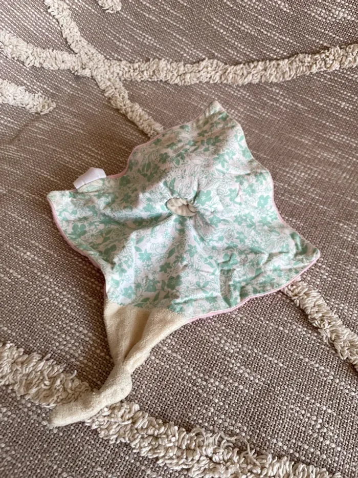 Peluche doudou plat 20cm tex chien rose et vert feuilletées très bon état - photo numéro 4