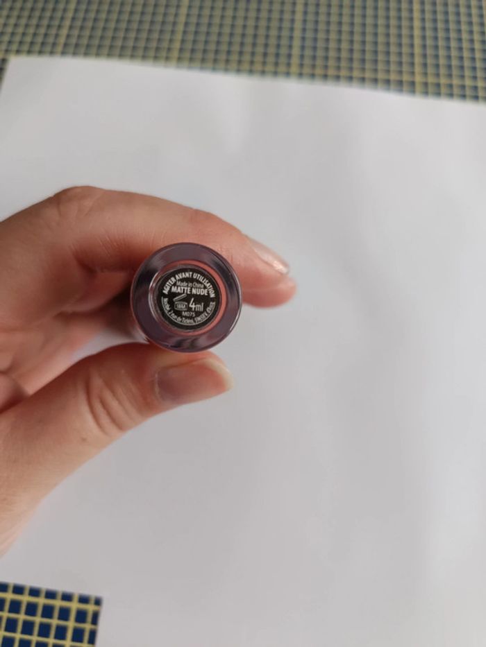 Rouge à lèvre Nocibé matte kiss nude neuf - photo numéro 3