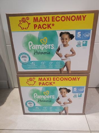 Lot de 2 cartons de couches pampers harmony taille 5