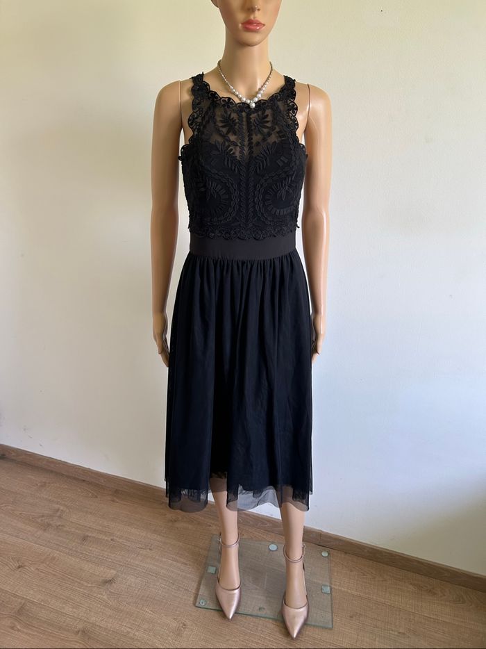 Robe noire neuve avec dentelle Esprit taille française 36 (valeur 90€) - photo numéro 3