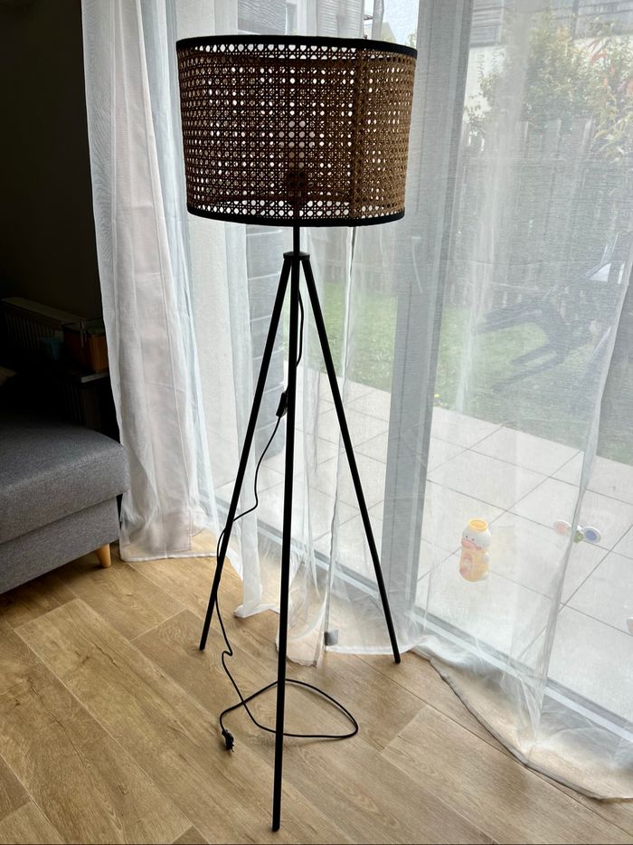 Lampadaire en cannage