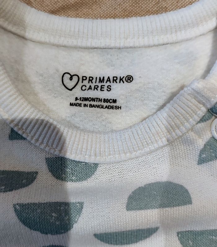 Pyjama 💤 deux pièces😴 en coton et 1 paire👶 de chaussons ✨brodés - photo numéro 5