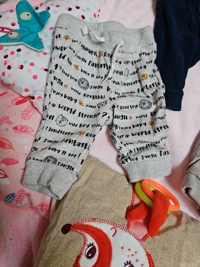 Lot 3 joggings 1 mois - photo numéro 3