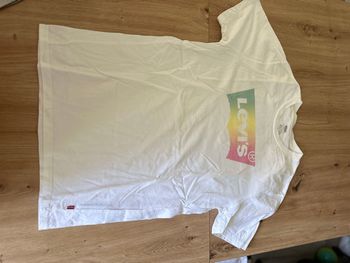 T-shirt levis