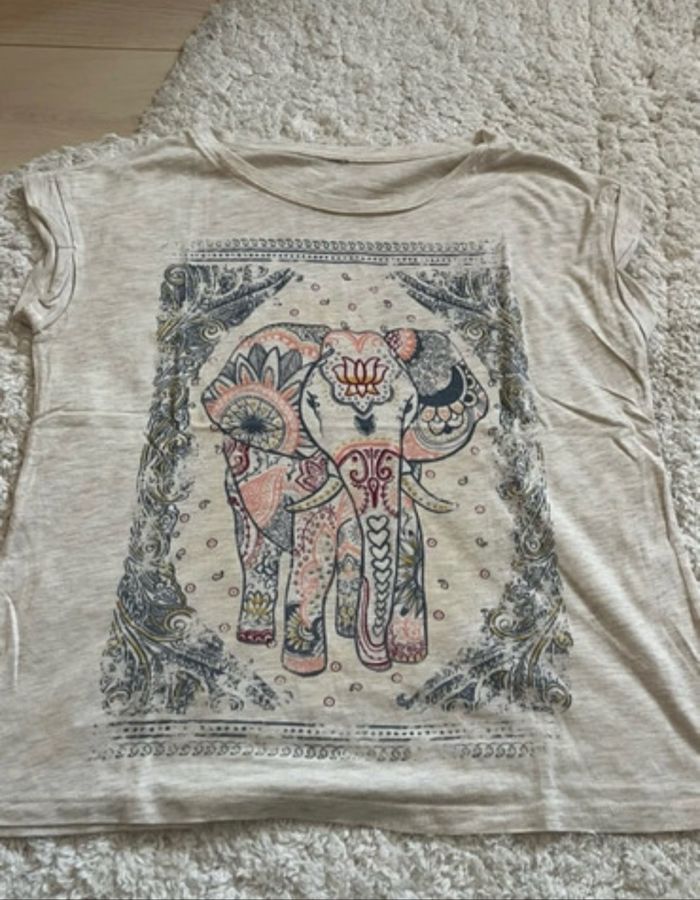 T-shirt taille M Stradivarius