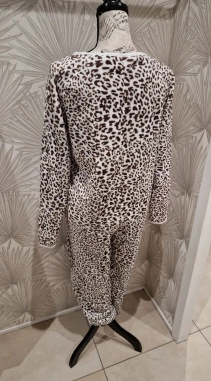 Joli surpyjama doux léopard taille 46/48 - photo numéro 2