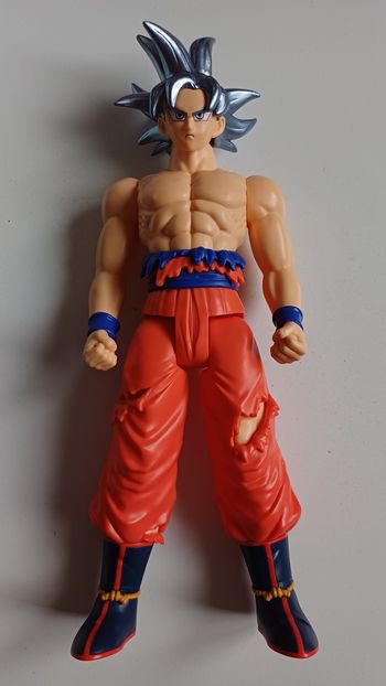 Bandai Limit Breaker Series Dragon Ball Super Son Goku Ultra Instinct